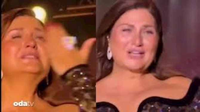 Sibel Can onun mahnısını oxuyarkən ağladı — FOTO Sibel Can onun mahnısını oxuyarkən ağladı — FOTO