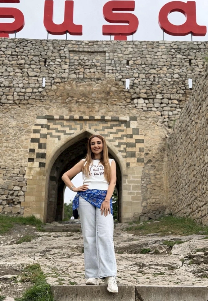 Aytəkinin ailəsi ilə Qarabağ gəzintisi — FOTOLAR Aytəkinin ailəsi ilə Qarabağ gəzintisi — FOTOLAR