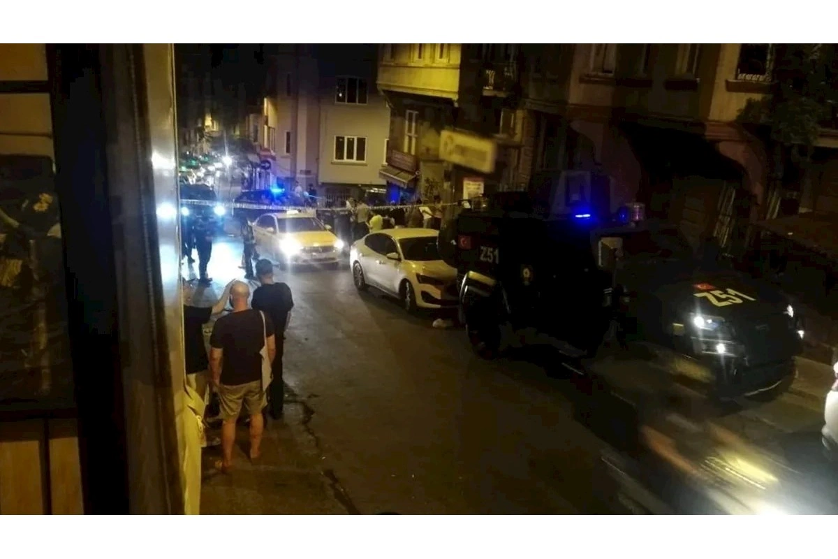 İstanbulda əldəqayırma qurğu partlayıb