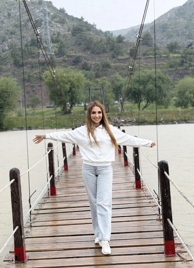Aytəkinin ailəsi ilə Qarabağ gəzintisi — FOTOLAR Aytəkinin ailəsi ilə Qarabağ gəzintisi — FOTOLAR