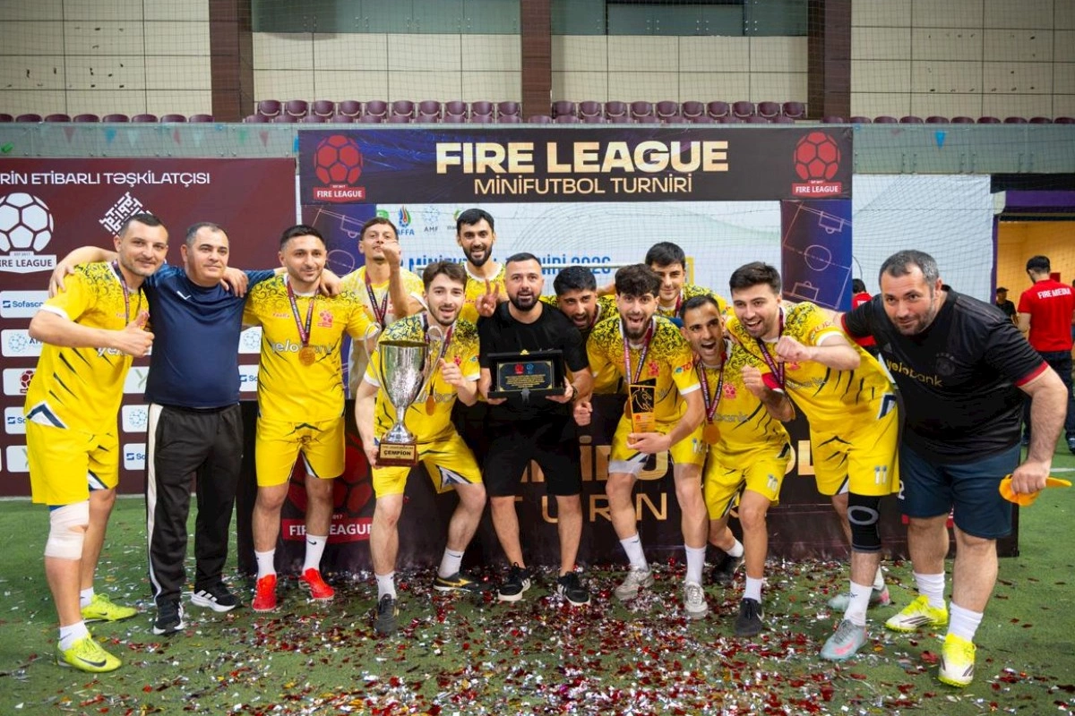 Yelo Bank şirkətlərarası futbol liqasının çempionu olub — FOTOLAR