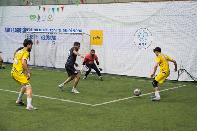 Yelo Bank şirkətlərarası futbol liqasının çempionu olub — FOTOLAR