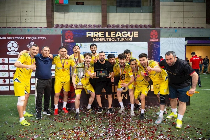 Yelo Bank şirkətlərarası futbol liqasının çempionu olub — FOTOLAR