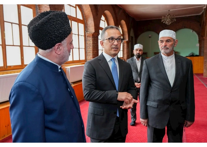 Ramin Məmmədov Cümə və İmam Əli məscidlərini ziyarət edib — FOTOLAR