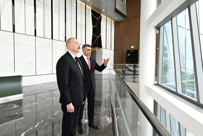 İlham Əliyev Mərkəzi Bankın yeni binasının açılışında iştirak edib — FOTOLAR