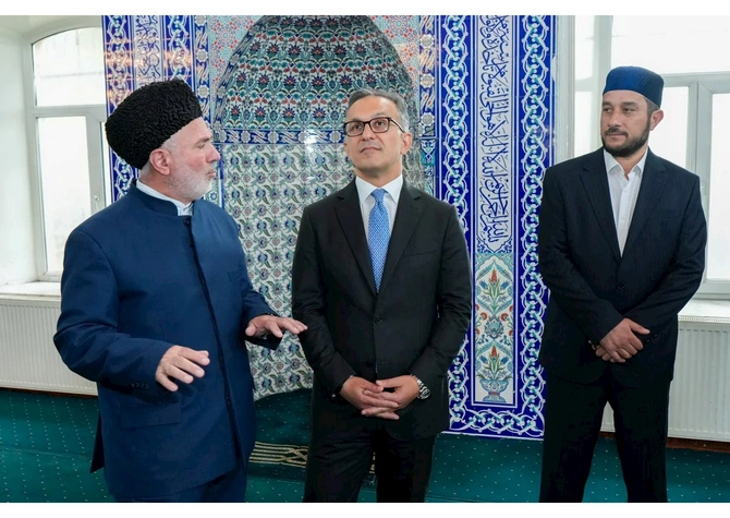 Ramin Məmmədov Cümə və İmam Əli məscidlərini ziyarət edib — FOTOLAR