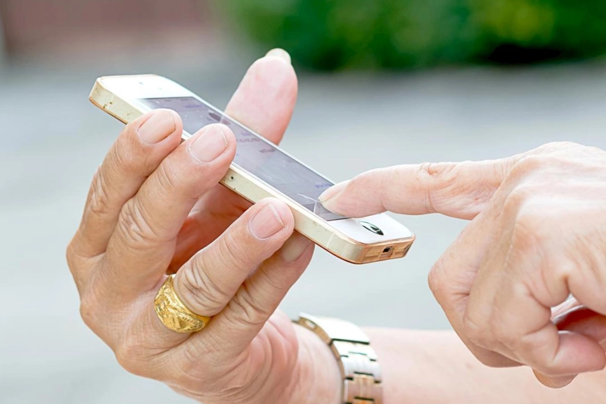Telefonunuz sizi dinləyirmi və ya əsl risk hardadır?