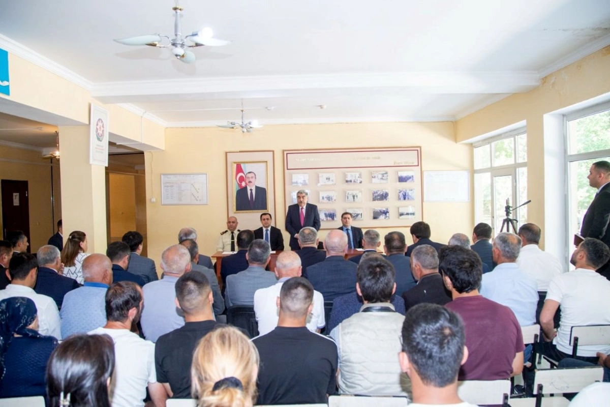 İcra başçısı Yolüstü kənd sakinləri ilə görüşdü — FOTO