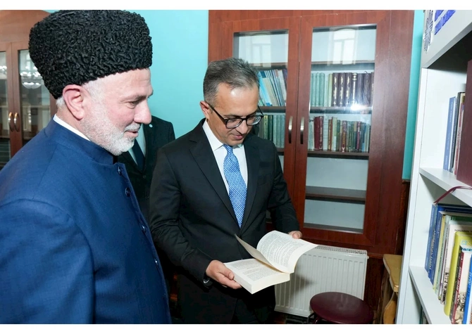 Ramin Məmmədov Cümə və İmam Əli məscidlərini ziyarət edib — FOTOLAR