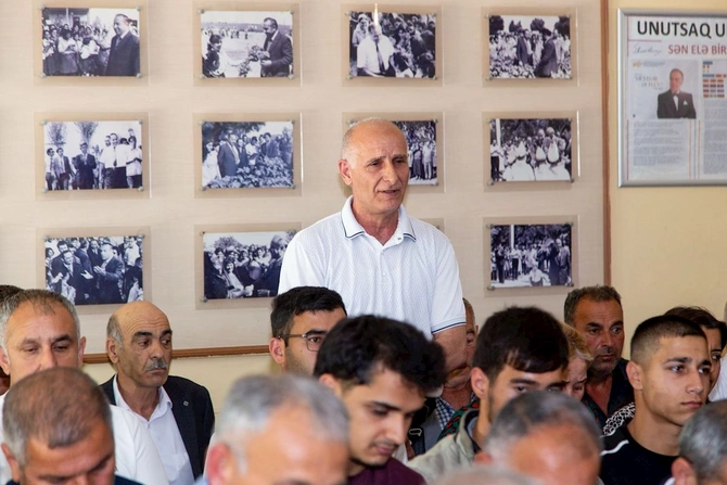 İcra başçısı Yolüstü kənd sakinləri ilə görüşdü — FOTO