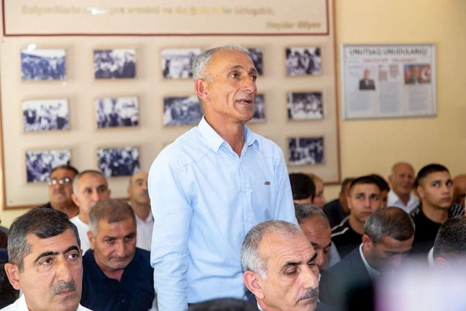 İcra başçısı Yolüstü kənd sakinləri ilə görüşdü — FOTO