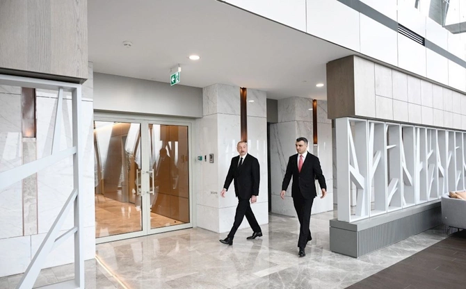 İlham Əliyev Mərkəzi Bankın yeni binasının açılışında iştirak edib — FOTOLAR