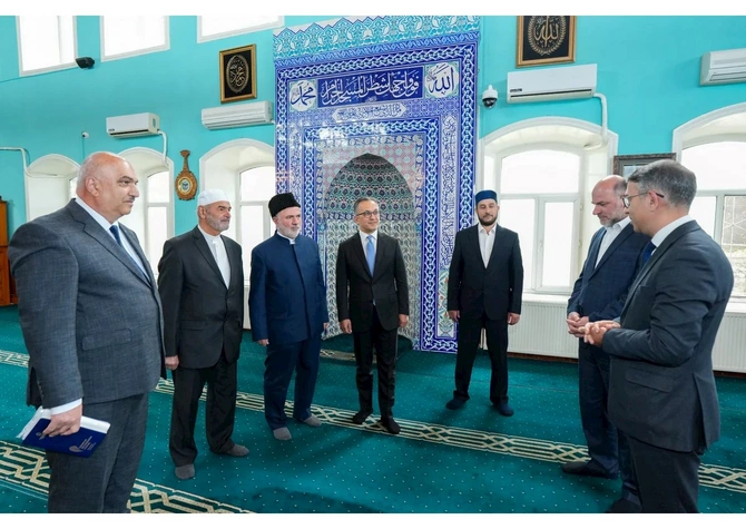 Ramin Məmmədov Cümə və İmam Əli məscidlərini ziyarət edib — FOTOLAR
