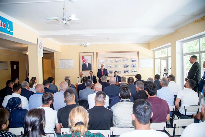 İcra başçısı Yolüstü kənd sakinləri ilə görüşdü — FOTO