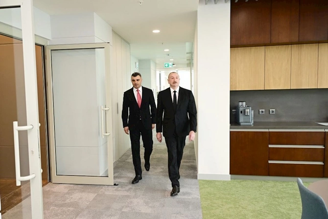 İlham Əliyev Mərkəzi Bankın yeni binasının açılışında iştirak edib — FOTOLAR
