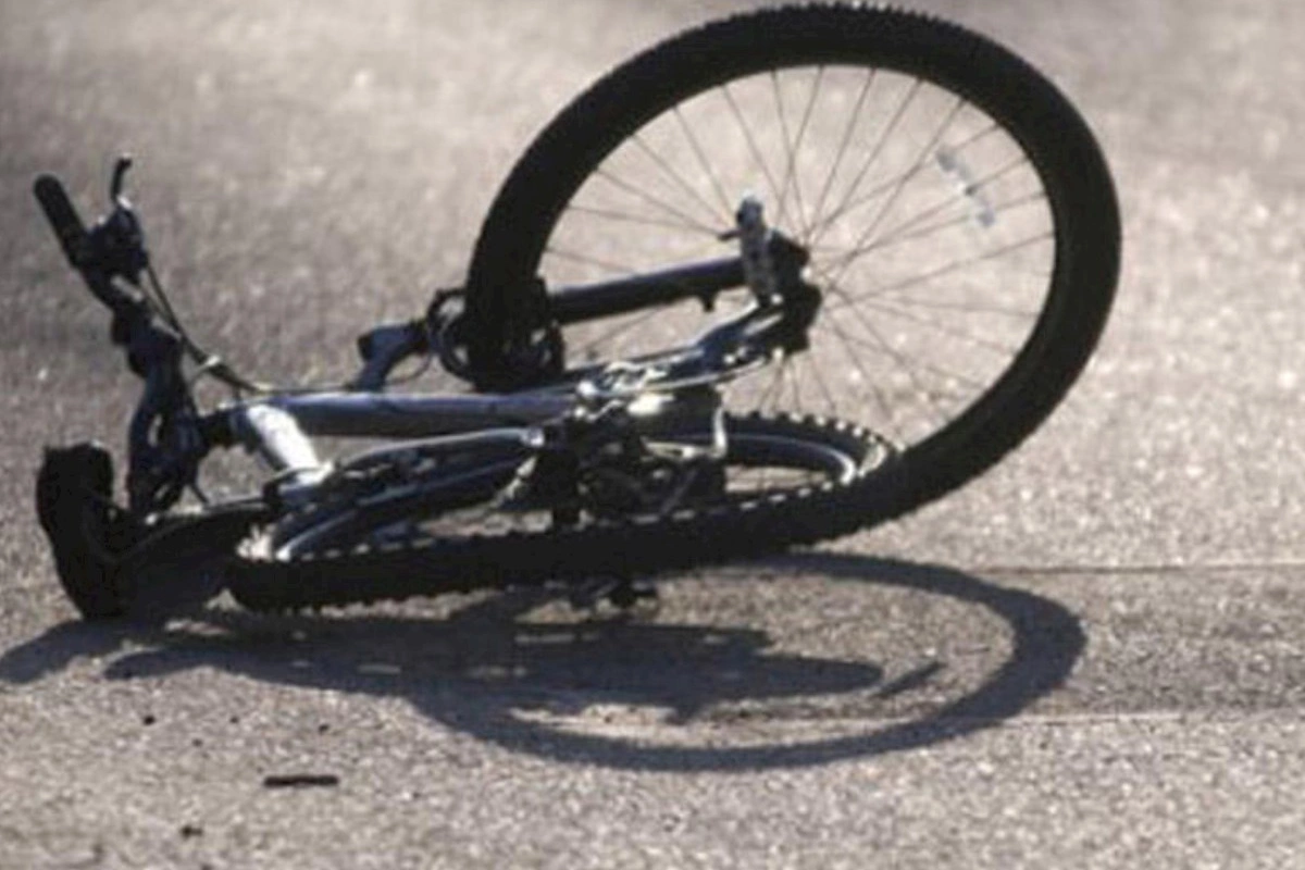 Velosiped sürən uşağı maşın vurdu