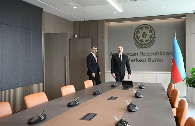 İlham Əliyev Mərkəzi Bankın yeni binasının açılışında iştirak edib — FOTOLAR