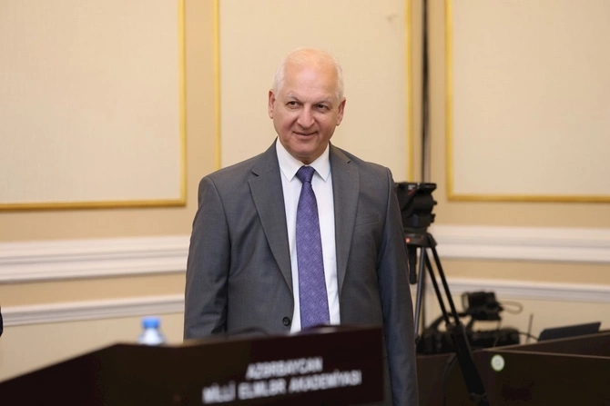 Türk dünyası və beynəlxalq elmi əməkdaşlıq mövzusunda panel müzakirəsi keçirilib — FOTOLAR Türk dünyası və beynəlxalq elmi əməkdaşlıq mövzusunda panel müzakirəsi keçirilib — FOTOLAR