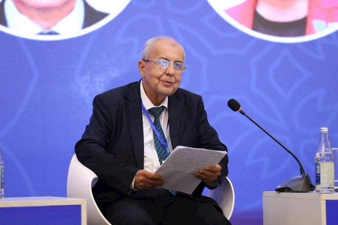 Türk dillərinin inkişaf dinamikası ilə bağlı müzakirə aparıldı — FOTOLAR