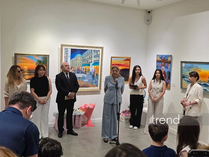 Bakıda Gülnar İncəsənət Studiyasının rəngarəng Fərqli Baxışlar sərgisi açılıb — FOTOLAR Bakıda Gülnar İncəsənət Studiyasının rəngarəng Fərqli Baxışlar sərgisi açılıb — FOTOLAR