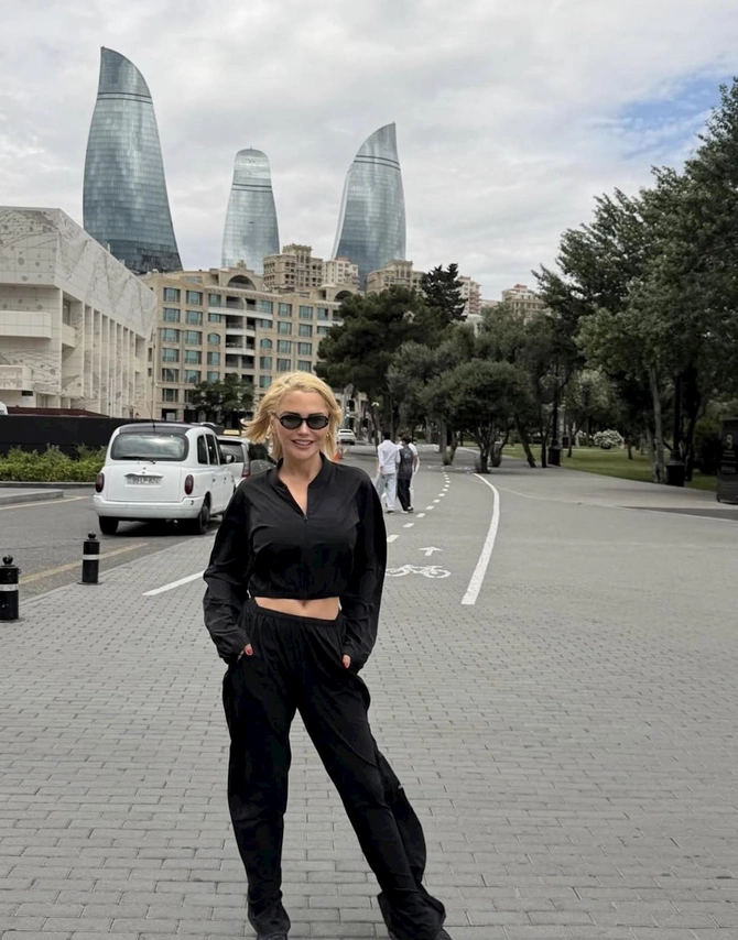 Ece Erken Bakıda — FOTOLAR