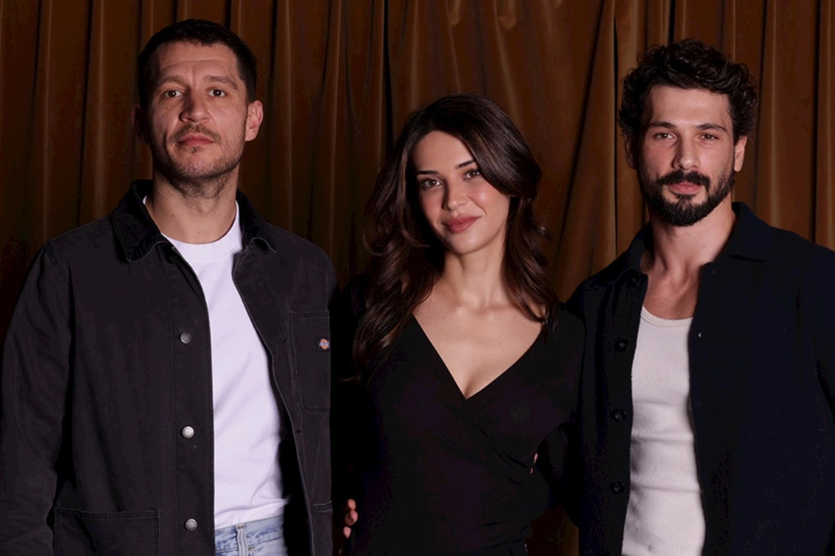 Yeraltı nın qəhrəmanları əl-ələ — Eşq iddiaları gündəmdə (FOTO)