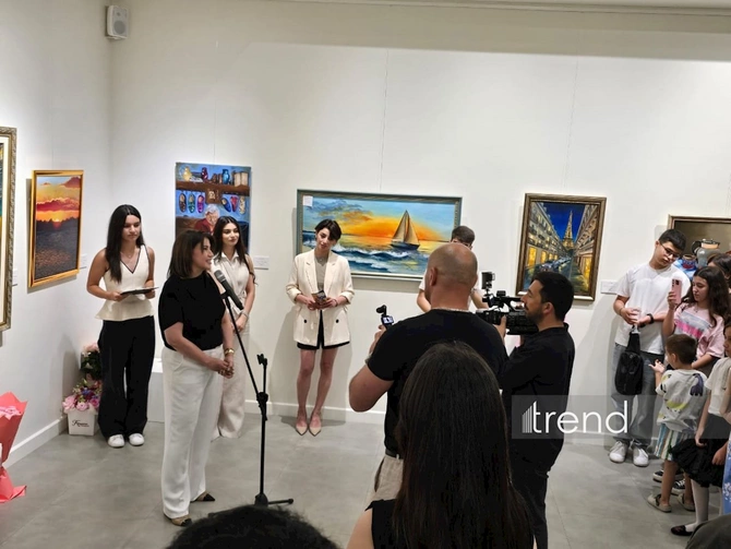 Bakıda Gülnar İncəsənət Studiyasının rəngarəng Fərqli Baxışlar sərgisi açılıb — FOTOLAR Bakıda Gülnar İncəsənət Studiyasının rəngarəng Fərqli Baxışlar sərgisi açılıb — FOTOLAR