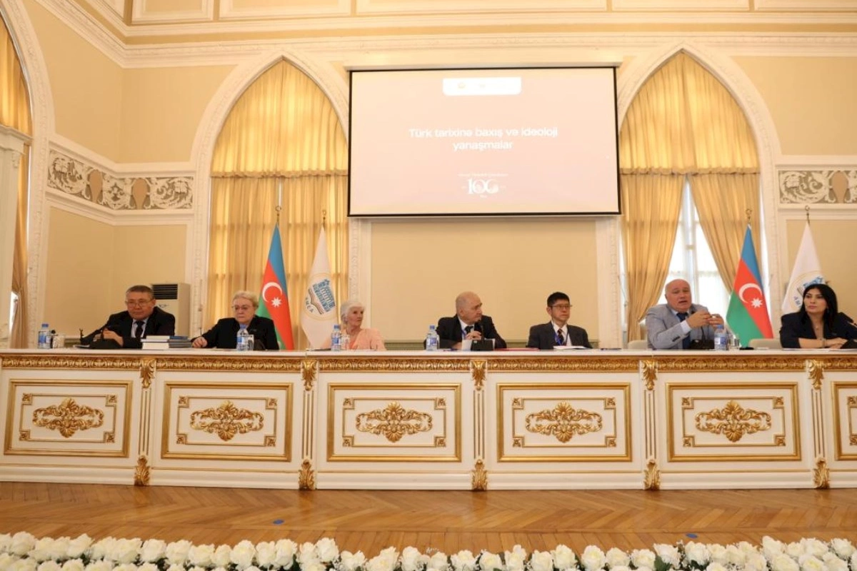 Türk tarixinə baxış və ideoloji yanaşmalar müzakirə olunub — FOTOLAR