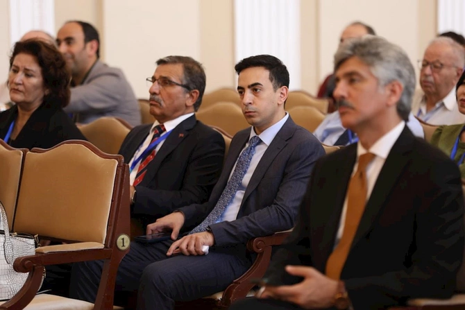 Türk tarixinə baxış və ideoloji yanaşmalar müzakirə olunub — FOTOLAR