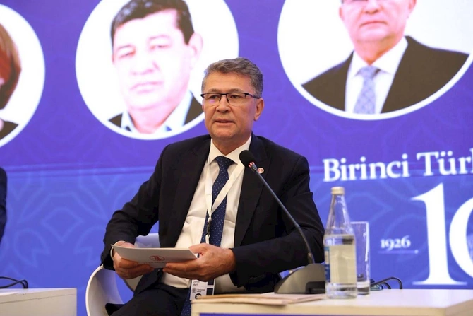 Türk dillərinin inkişaf dinamikası ilə bağlı müzakirə aparıldı — FOTOLAR