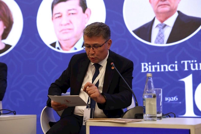 Türk dillərinin inkişaf dinamikası ilə bağlı müzakirə aparıldı — FOTOLAR