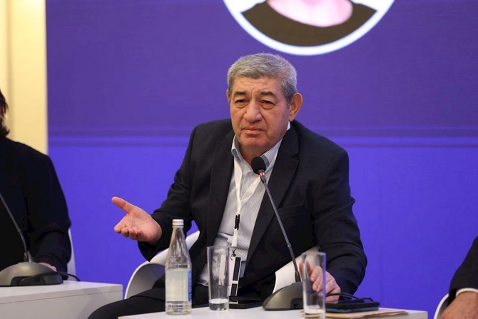 Türk dillərinin inkişaf dinamikası ilə bağlı müzakirə aparıldı — FOTOLAR