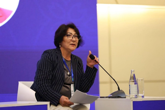 Türk dillərinin inkişaf dinamikası ilə bağlı müzakirə aparıldı — FOTOLAR