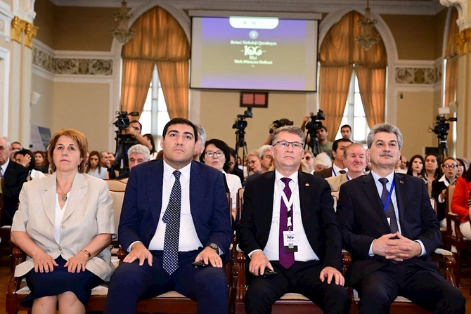 Birinci Türkoloji Qurultaya həsr olunan beynəlxalq konqres İsmailiyyə binasında davam etdi — FOTOLAR