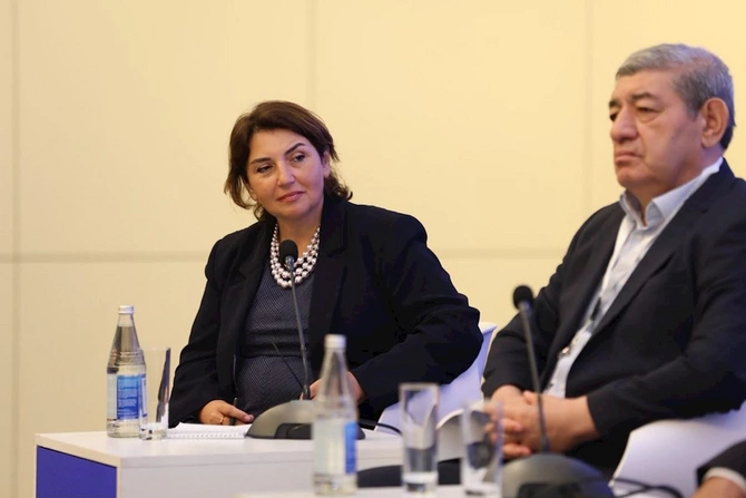 Türk dillərinin inkişaf dinamikası ilə bağlı müzakirə aparıldı — FOTOLAR