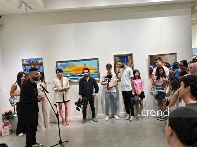Bakıda Gülnar İncəsənət Studiyasının rəngarəng Fərqli Baxışlar sərgisi açılıb — FOTOLAR Bakıda Gülnar İncəsənət Studiyasının rəngarəng Fərqli Baxışlar sərgisi açılıb — FOTOLAR