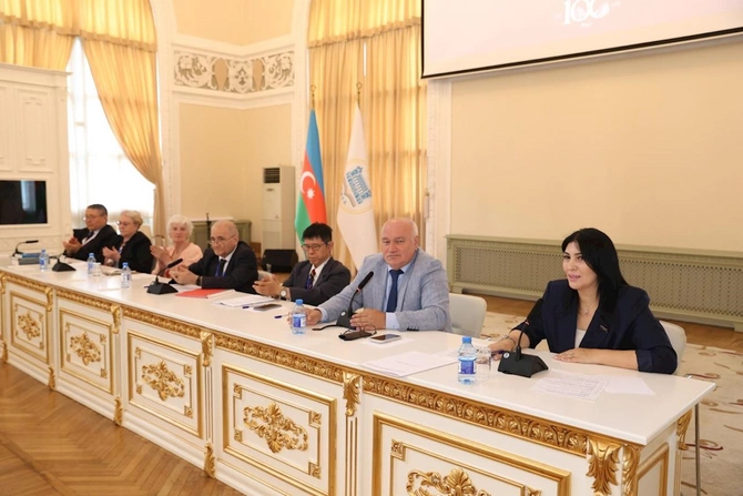 Türk tarixinə baxış və ideoloji yanaşmalar müzakirə olunub — FOTOLAR