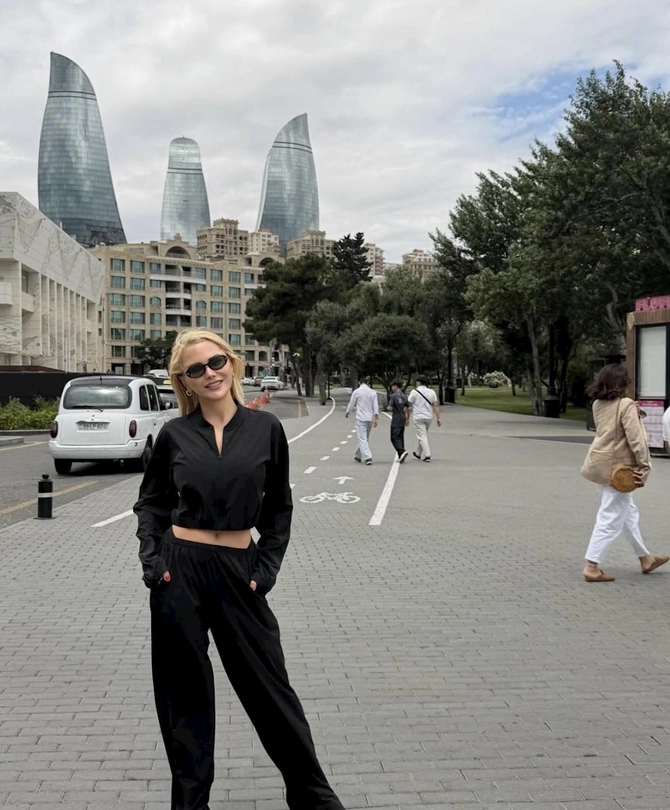 Ece Erken Bakıda — FOTOLAR