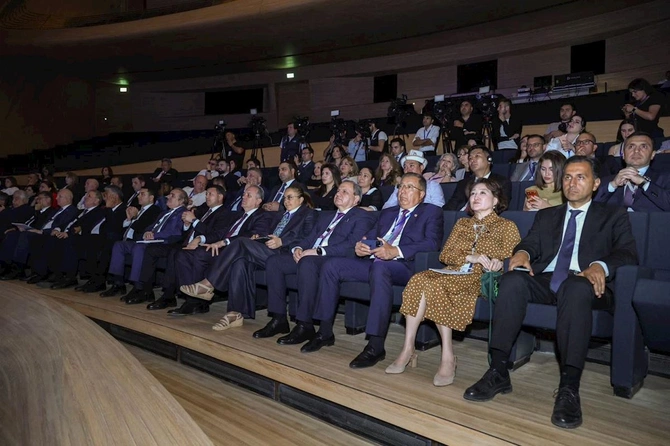 Türk Dünyası Həftəsində türk əməkdaşlıq təşkilatlarının fəaliyyəti müzakirə olundu — FOTOLAR