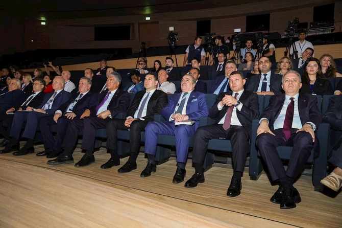 Türk Dünyası Həftəsində türk əməkdaşlıq təşkilatlarının fəaliyyəti müzakirə olundu — FOTOLAR
