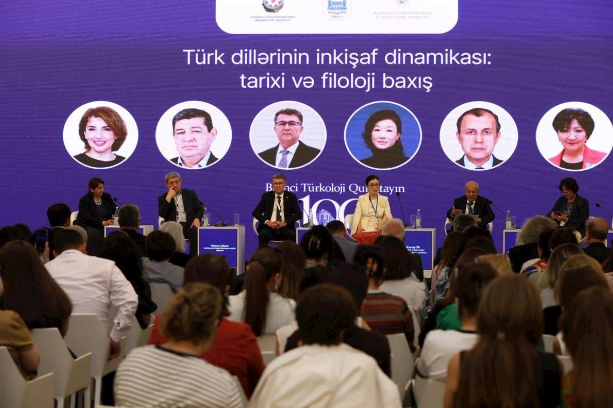 Türk dillərinin inkişaf dinamikası ilə bağlı müzakirə aparıldı — FOTOLAR