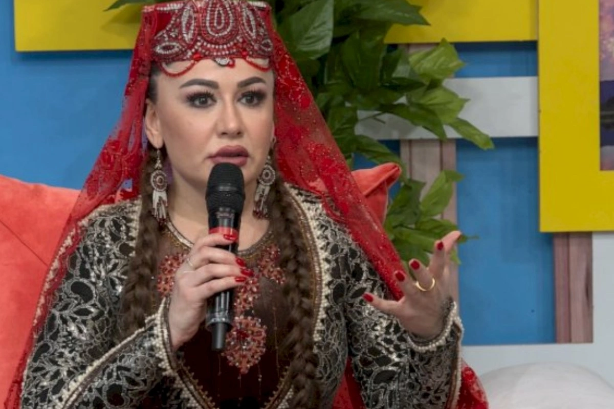 Rəqqasənin yeniyetmə oğlu maşın sürdü — VİDEO