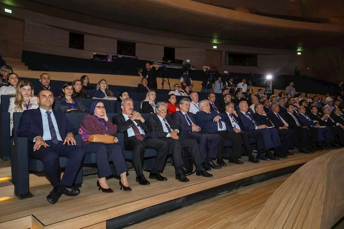 Türk Dünyası Həftəsində türk əməkdaşlıq təşkilatlarının fəaliyyəti müzakirə olundu — FOTOLAR