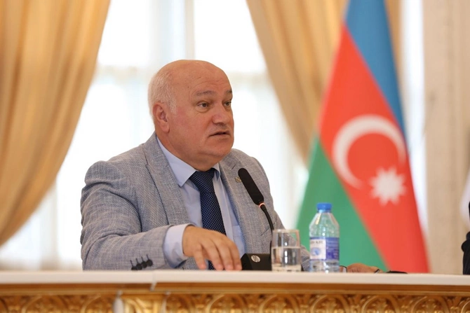 Türk tarixinə baxış və ideoloji yanaşmalar müzakirə olunub — FOTOLAR
