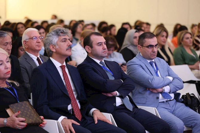 Türk dillərinin inkişaf dinamikası ilə bağlı müzakirə aparıldı — FOTOLAR