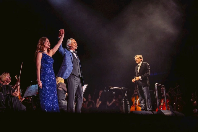İstanbulda möhtəşəm konsert: 140 mindən çox sənətsevər bir araya gəldi — VİDEO/FOTOLAR İstanbulda möhtəşəm konsert: 140 mindən çox sənətsevər bir araya gəldi — VİDEO/FOTOLAR
