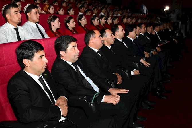 Türkmənistanda Azərbaycan Mədəniyyəti Günləri Tağıyev: Neft bədii filminin nümayişi ilə başladı — FOTOLAR