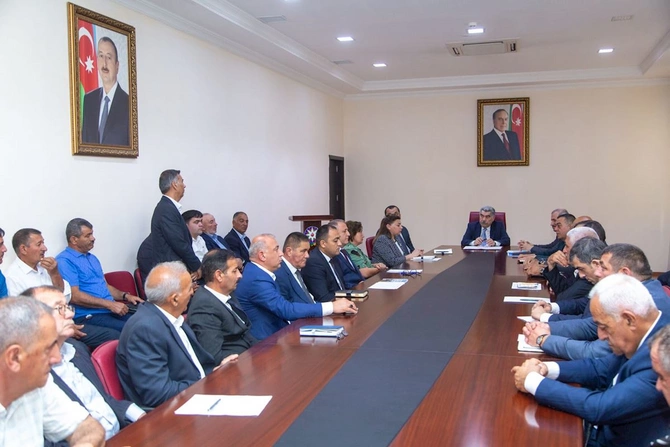 Salyanda Dövlət Proqramınnın icrasına həsr olunmuş iclas keçirildi — FOTOLAR