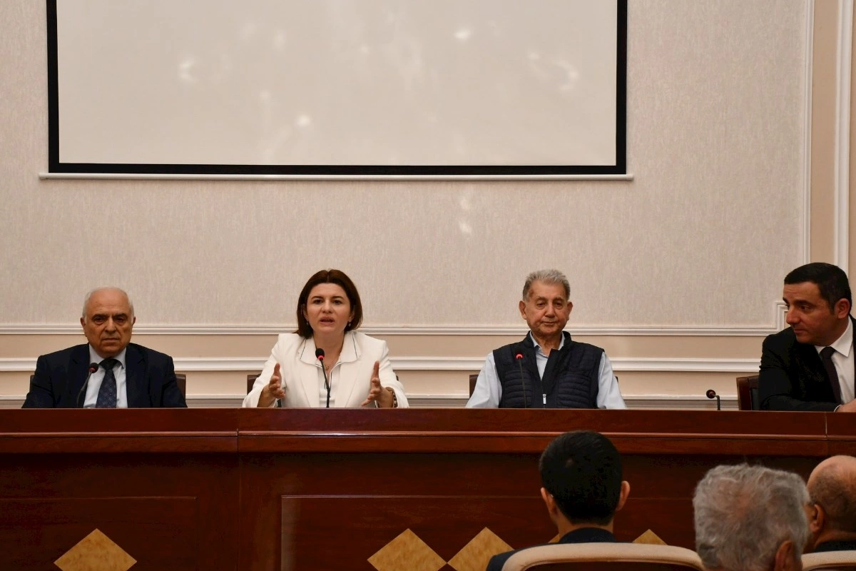 Geologiya İnstitutunda yeni təyinat kollektivə təqdim edildi — FOTOLAR