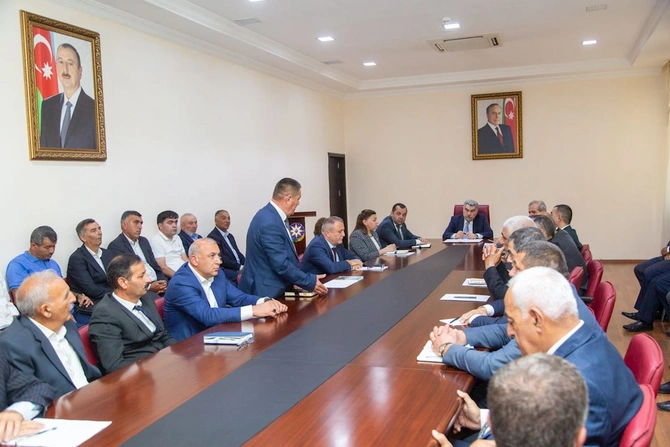 Salyanda Dövlət Proqramınnın icrasına həsr olunmuş iclas keçirildi — FOTOLAR